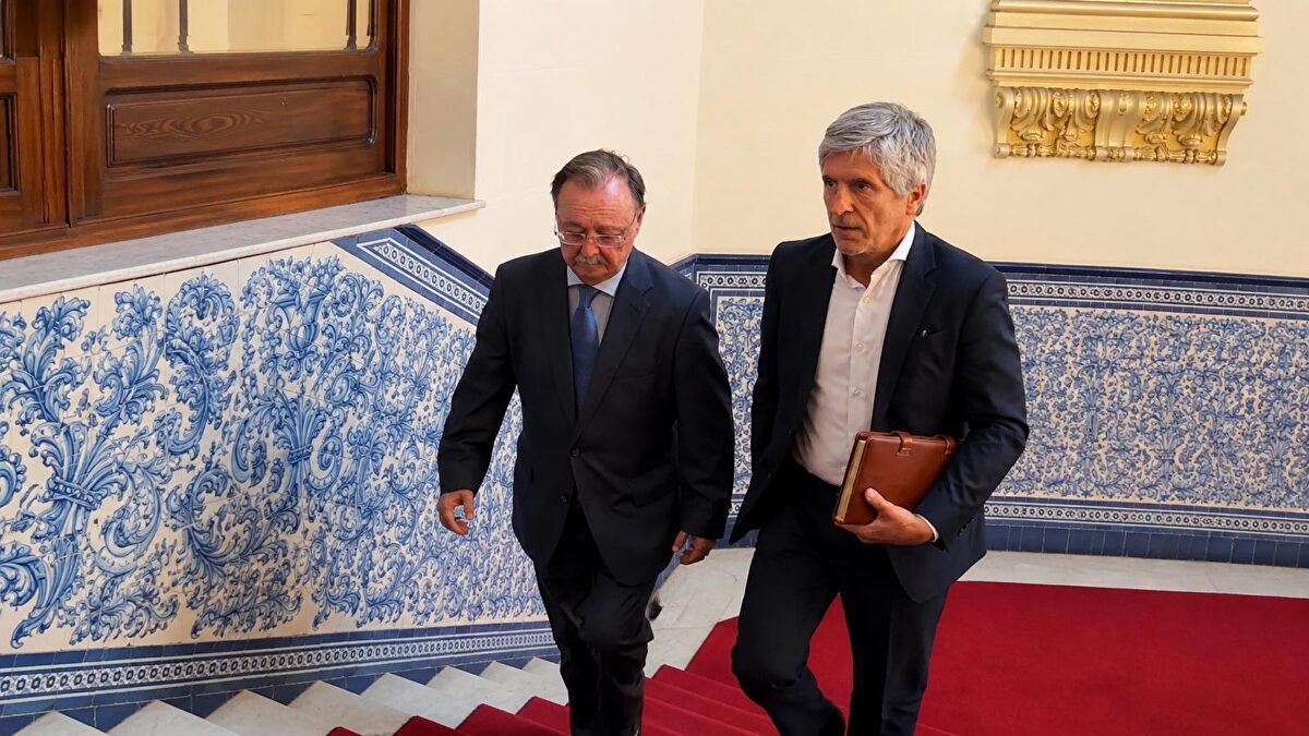 Tertulia de Cuesta: De los informes de la Policía sobre los inmigrantes de Ceuta a las pateras en Murcia