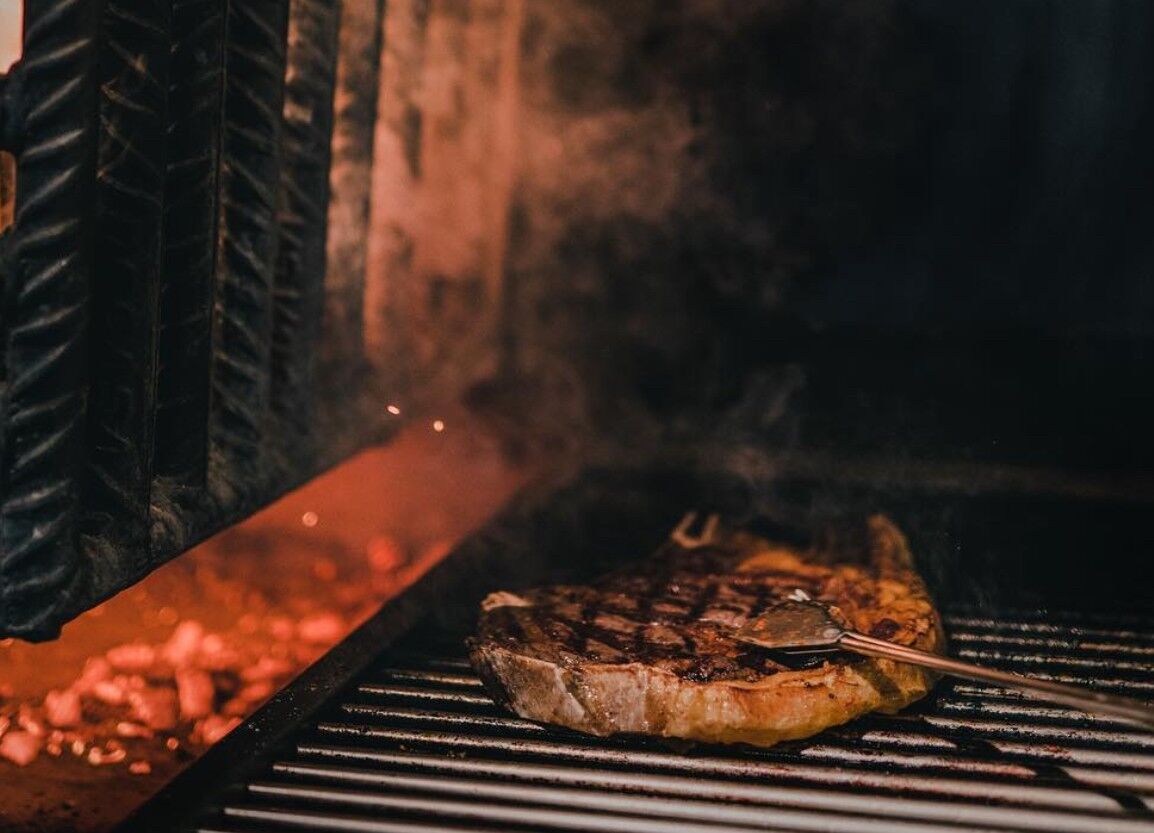 Carne y capitalismo: cómo la abundancia alimentaria y económica impulsa nuestra civilización