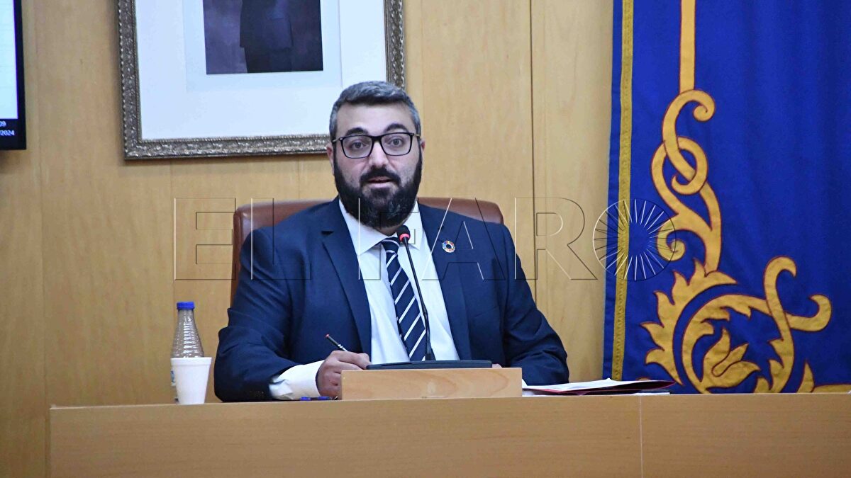Melchor León, diputado del PSOE en Ceuta:  El máximo responsable del descontrol en Ceuta es Pedro Sánchez .