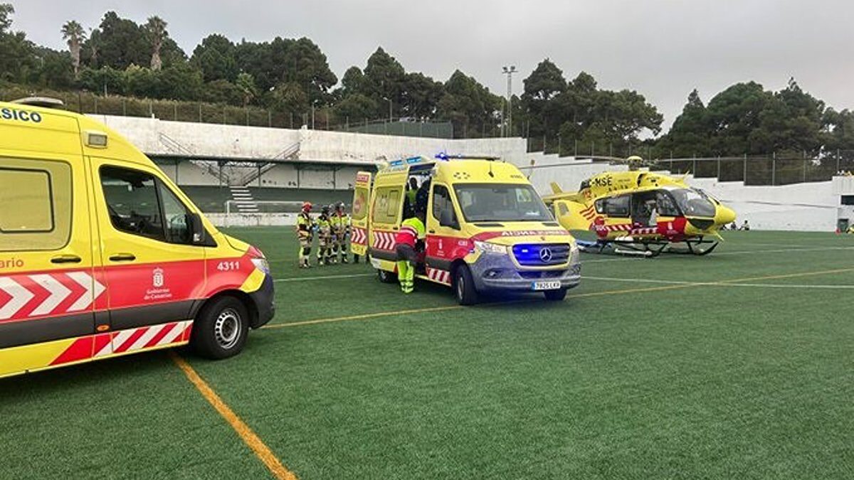 Herido crítico un motorista al impactar contra un automóvil en Tenerife
