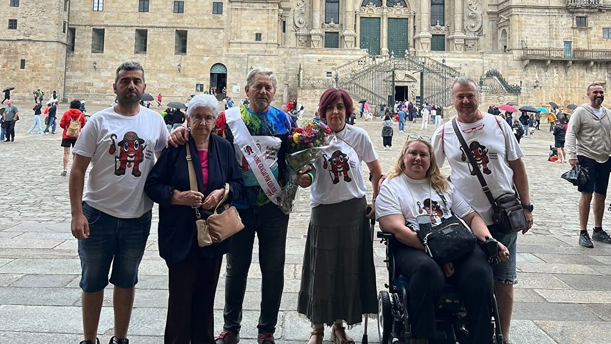 Un palentino con dos prótesis de rodilla hace el Camino de Santiago