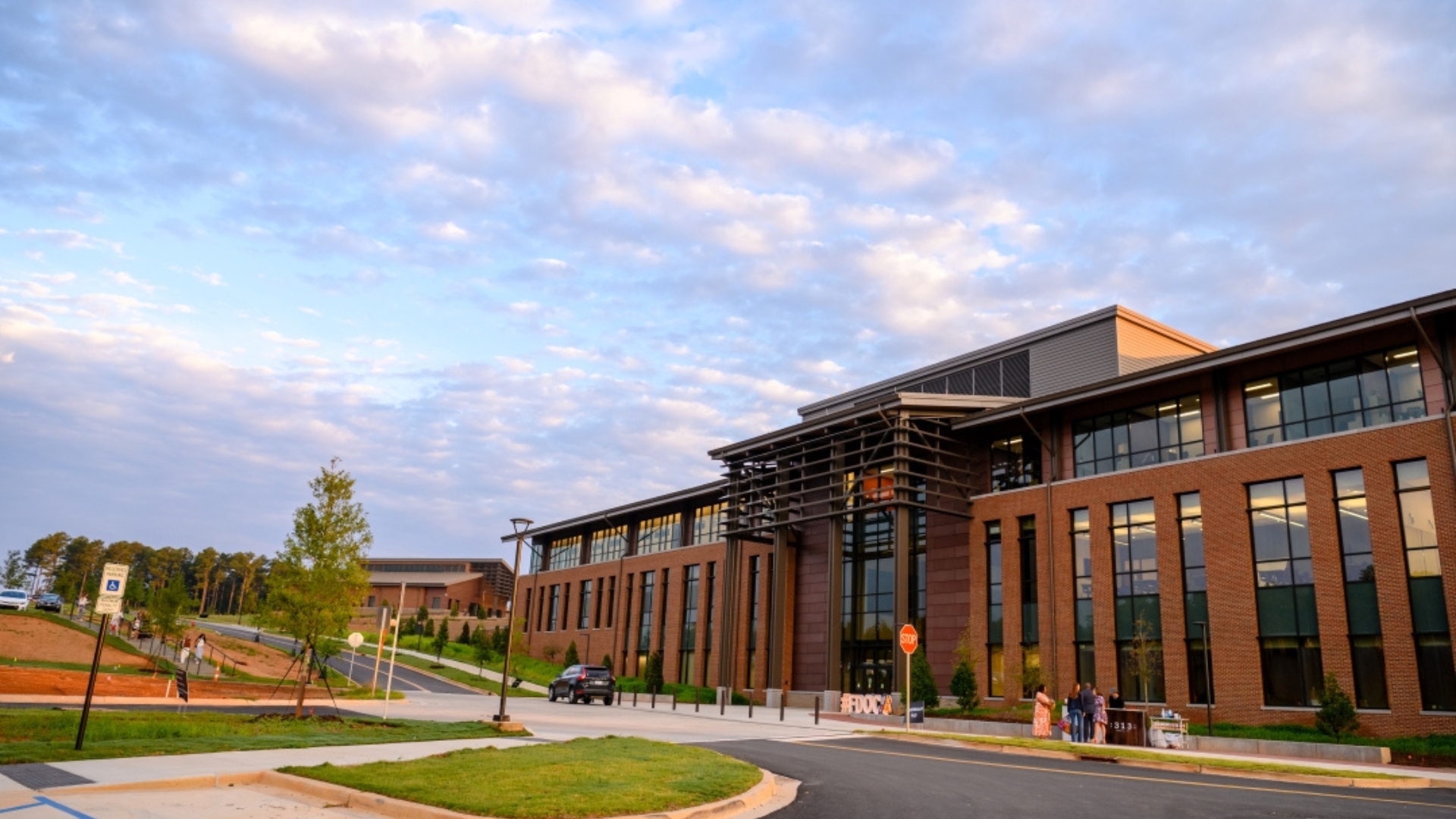 Turner (ACS) celebra la inauguración de la Facultad de Medicina Veterinaria de la Universidad de Clemson
