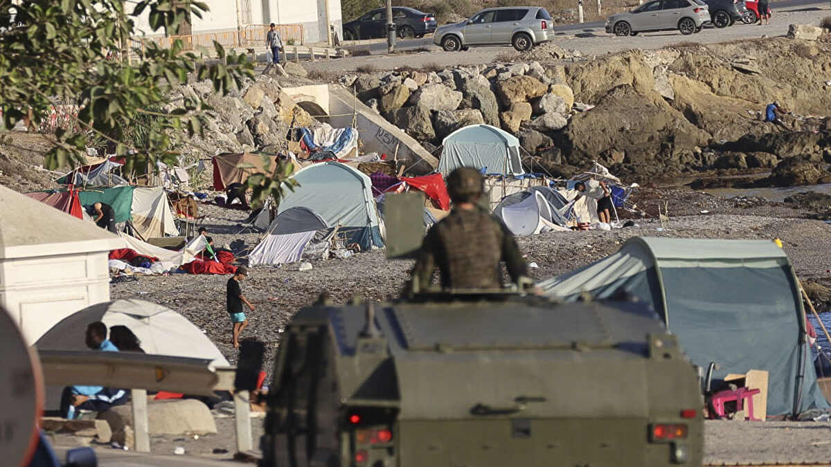 El Gobierno expone a los militares de Ceuta a más emboscadas por no reconocerlos agentes de autoridad