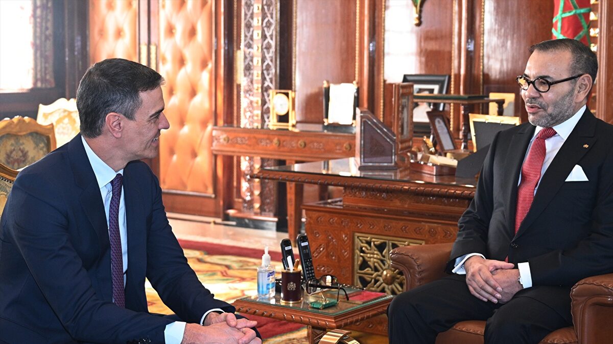 Tertulia de Cuesta: La fijación de Sánchez con el Rey que amenaza a Ceuta y Melilla y la sumisión con Marruecos