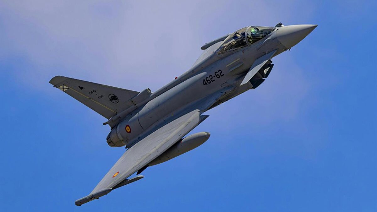 El Ejército del Aire y Airbus exhiben un Eurofighter a escala real en Las Palmas de Gran Canaria
