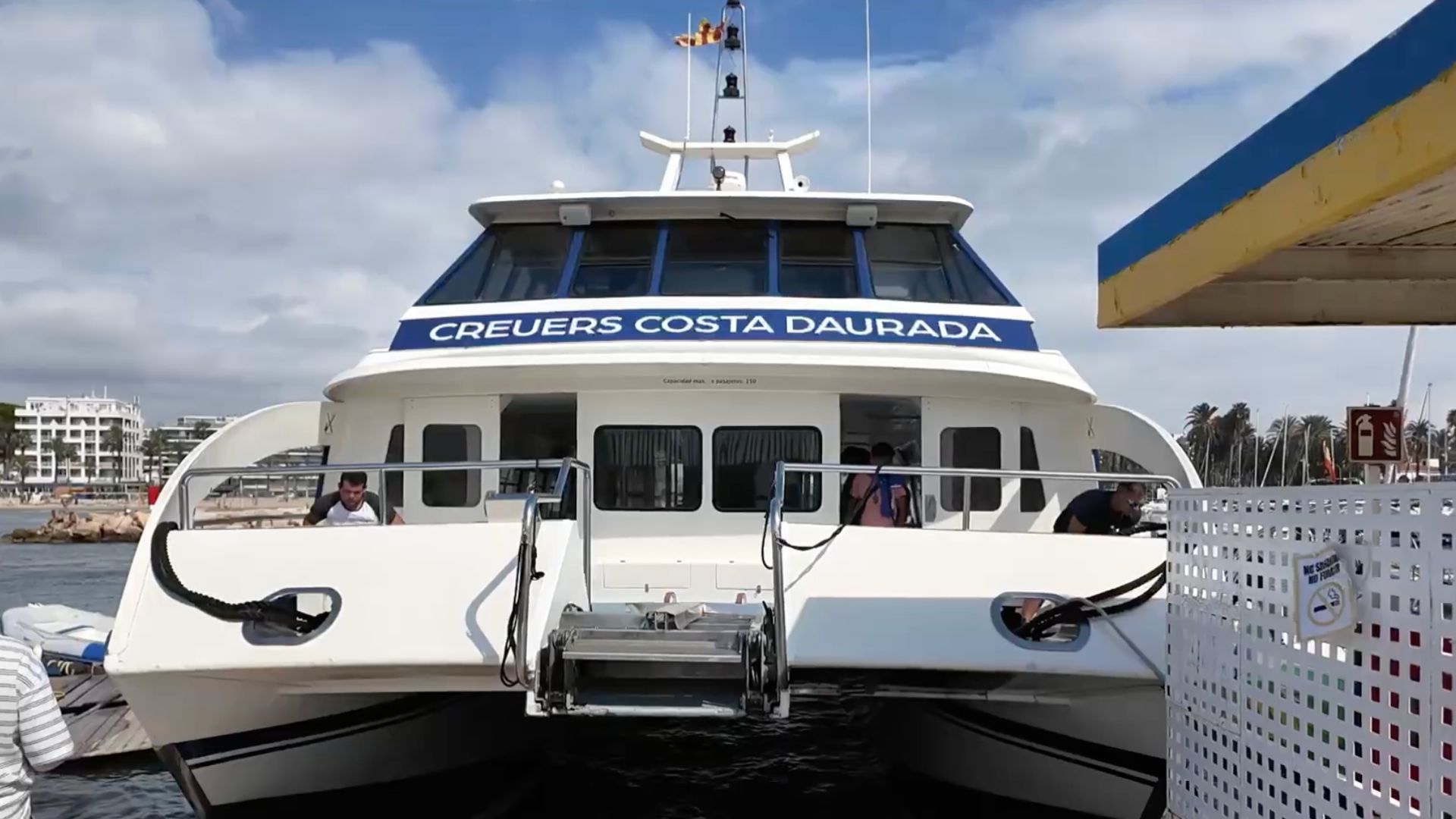El turista británico que murió ahogado en Tarragona saltó del ferry para seguir bebiendo en un chiringuito
