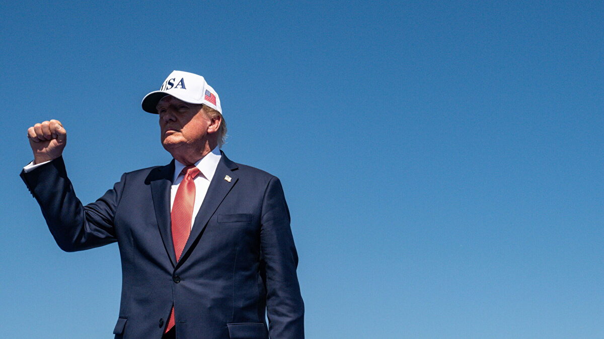 Así es el uniforme propuesto por Trump para la Fuerza Espacial: inspirado en una sátira del fascismo