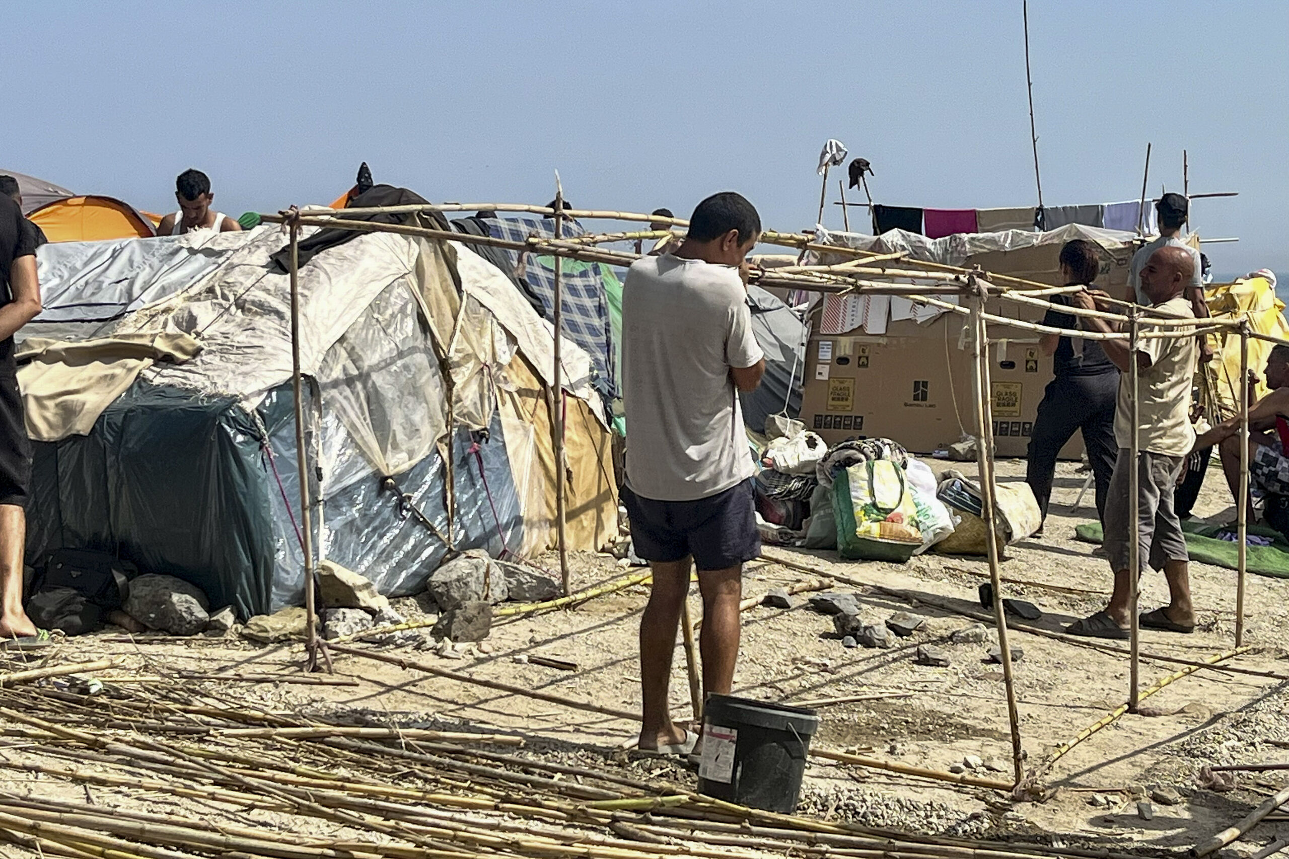 El Gobierno tacha de "desleal" a Vivas y acusa al PP de mantener vivo el conflicto de Ceuta "porque les beneficia"
