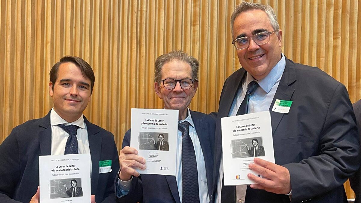 Arthur Laffer alerta: "España necesita un cambio con urgencia"