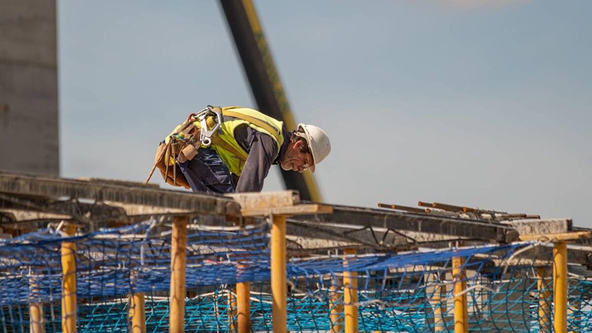 El coste laboral en España roza los 3.400 euros por persona al mes