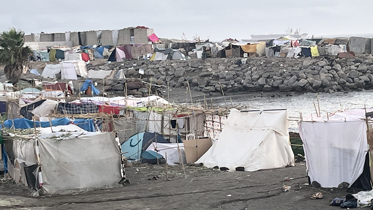 Tertulia de Herrero: Moncloa admite ahora que hasta 4.000 inmigrantes seguirán en la calle en Ceuta