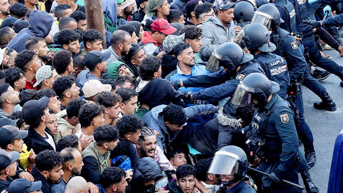 El Gobierno de progreso maltrata a los migrantes