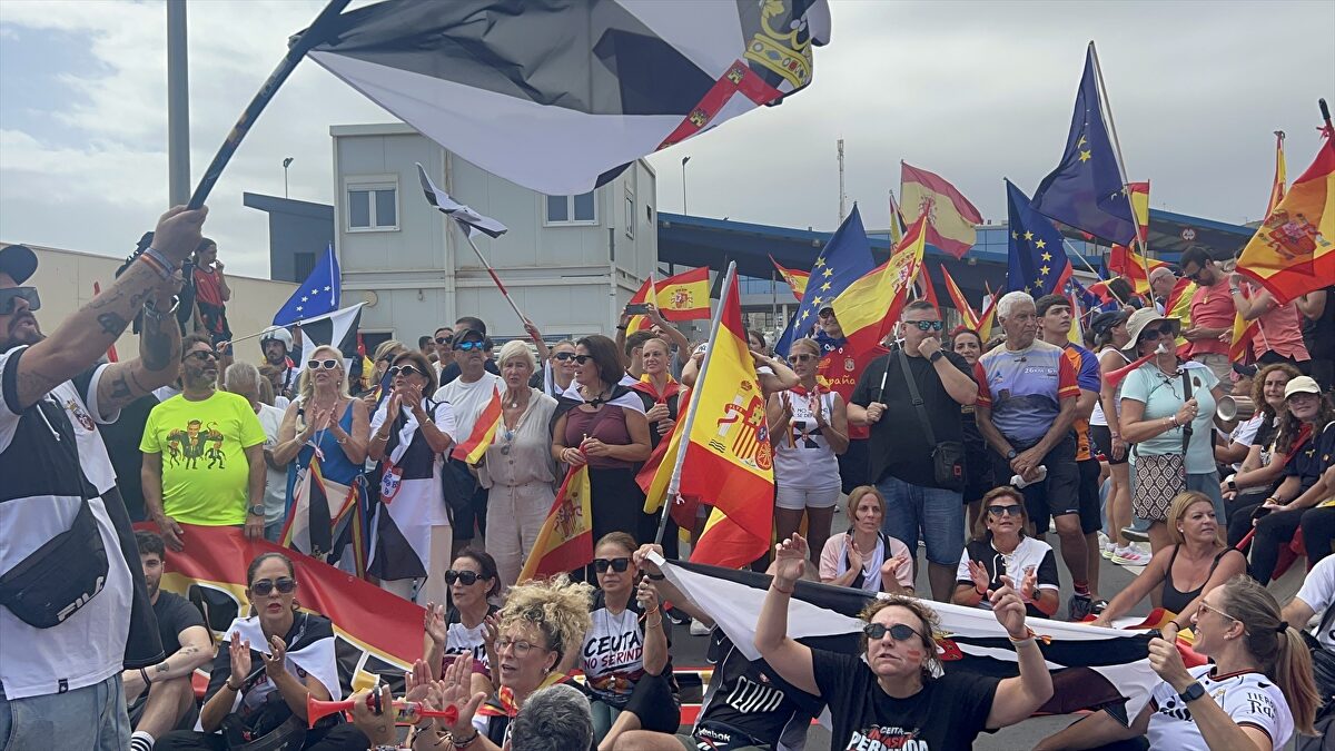 Ceuta y Melilla deben figurar en la Constitución