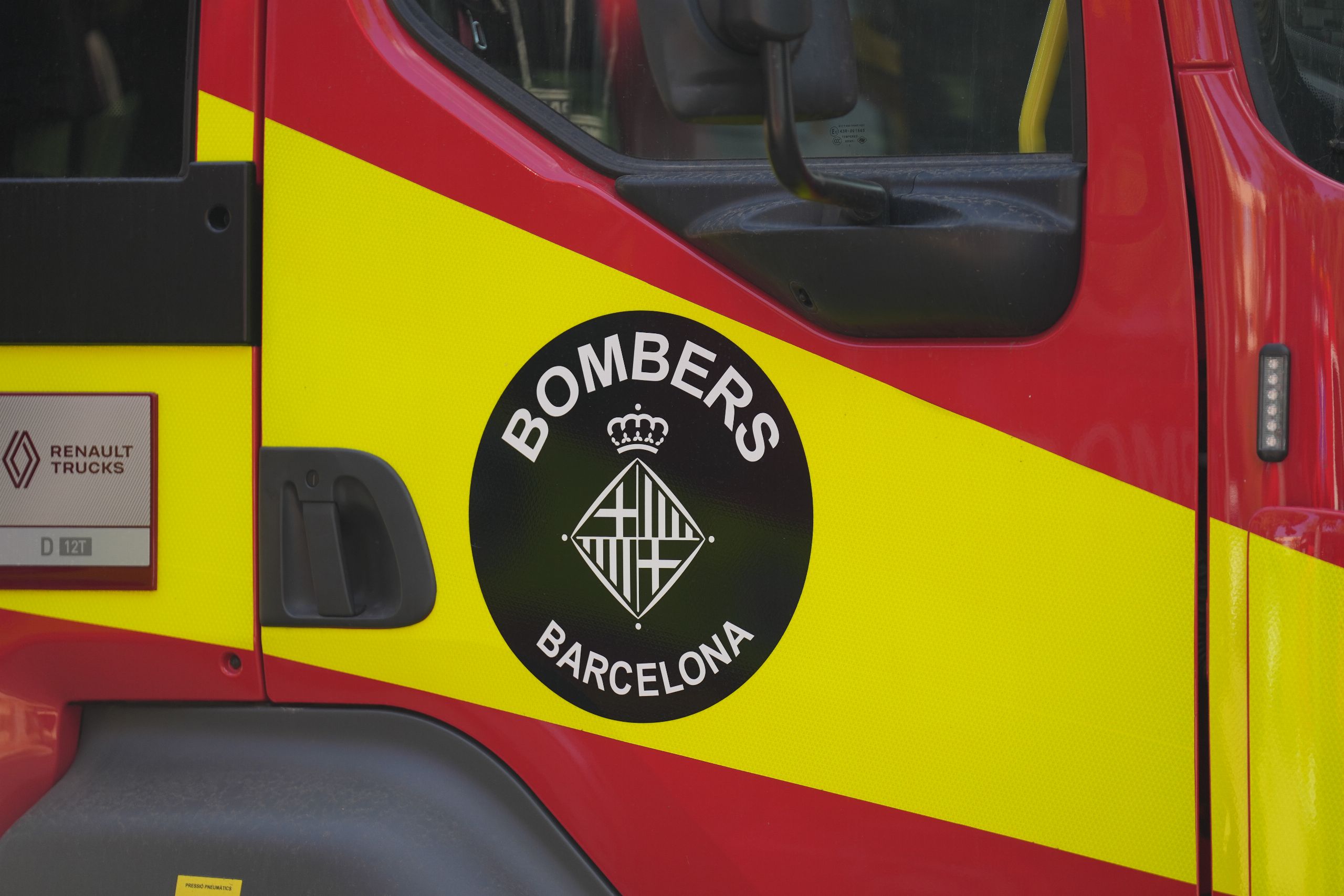 Al menos un muerto y 70 atendidos en incendio en una residencia de ancianos de Barcelona