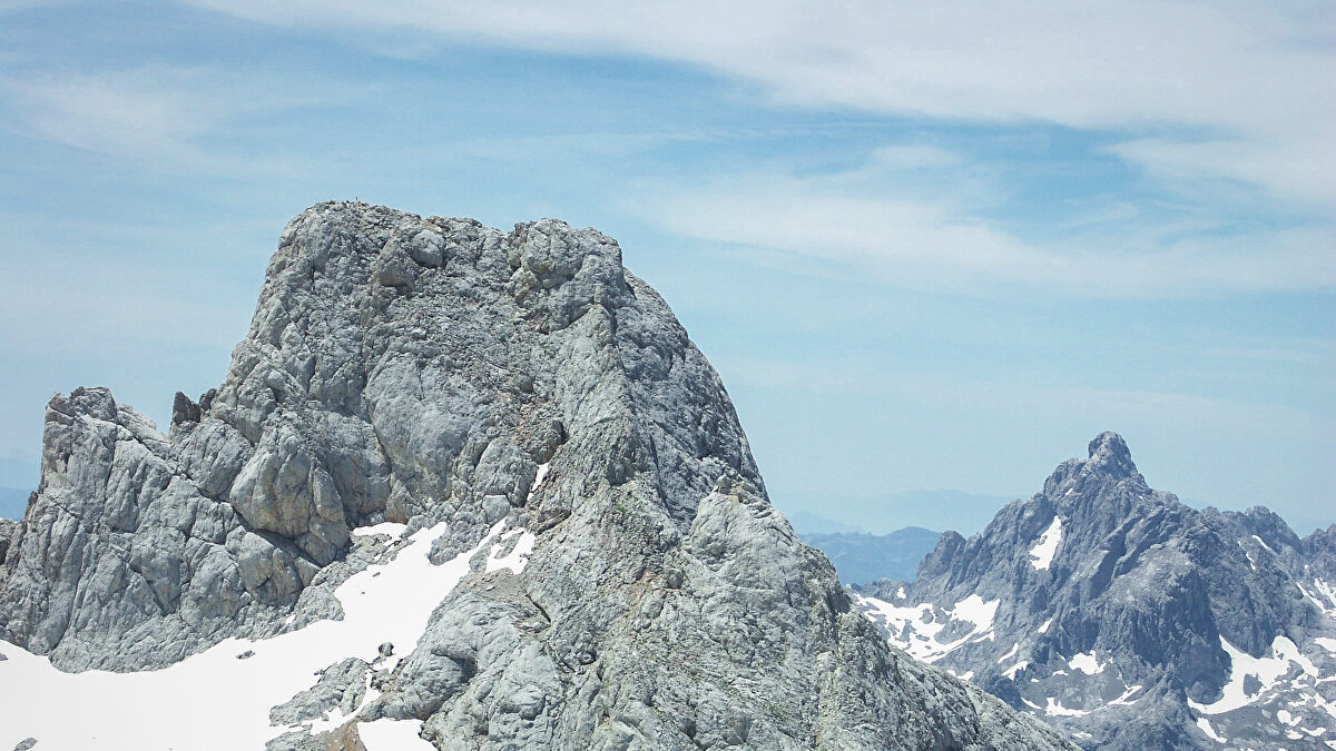 Muere un montañero en Picos de Europa al precipitarse desde unos 60 metros