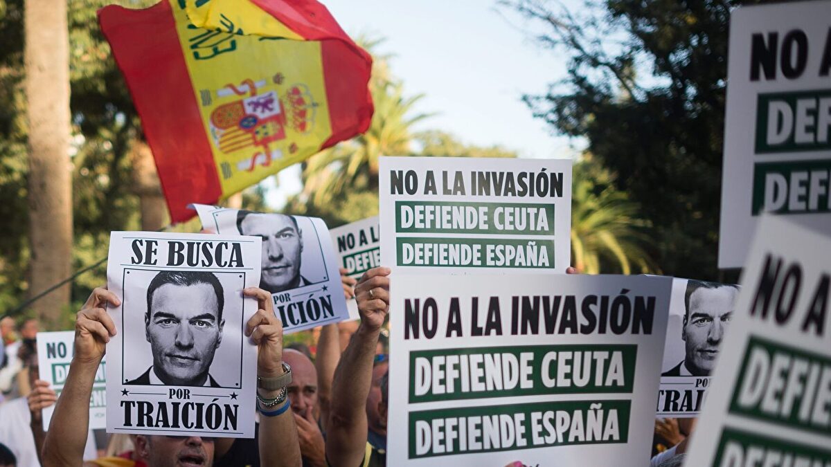 La gran diferencia entre las invasiones de 2021 y 2026: la sumisión de Sánchez ante la venganza de Marruecos