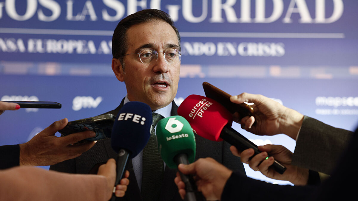 Albares apela al  respeto a la soberanía  ante Rabat por la inmigración en Ceuta