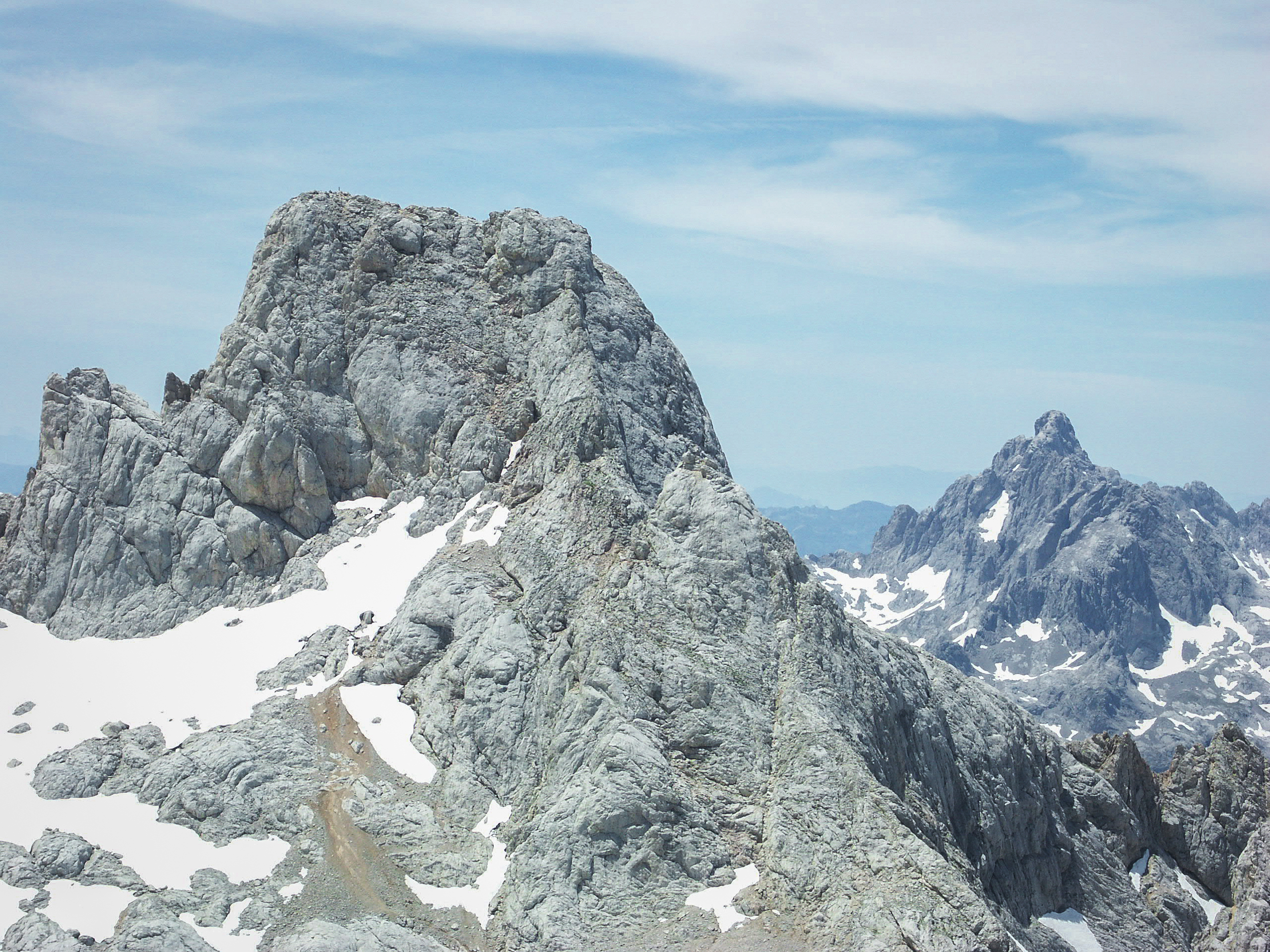 Muere un montañero en Picos de Europa al precipitarse desde unos 60 metros