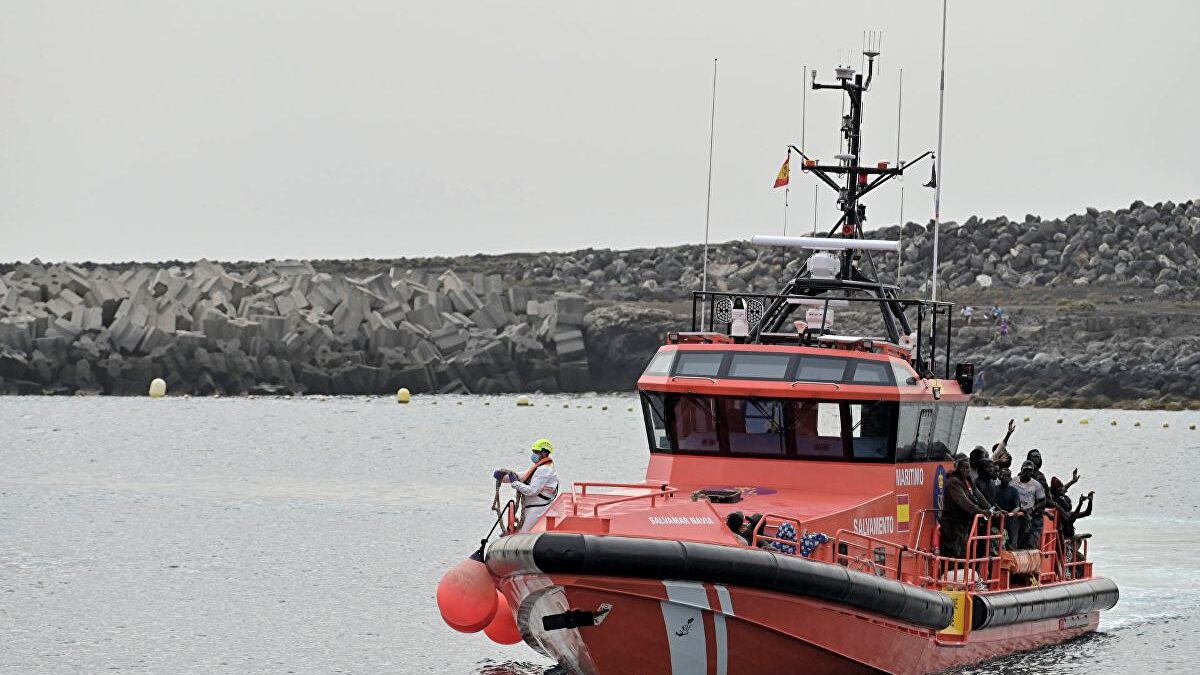 Interceptada una patera con 107 migrantes en aguas cercanas a El Hierro