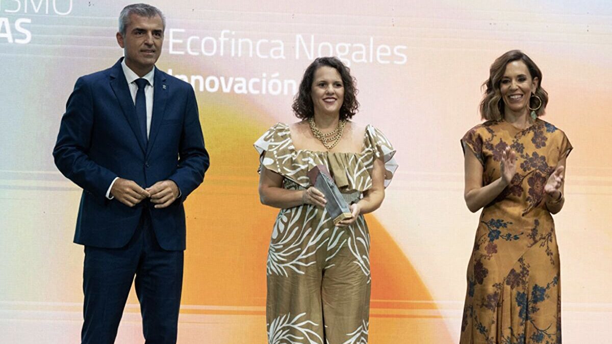 Regulación turística en Canarias. Domínguez y De León defienden límites y sostenibilidad