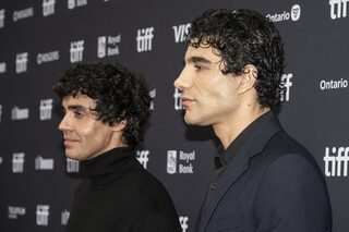 javis-toronto-bola-negra.jpg