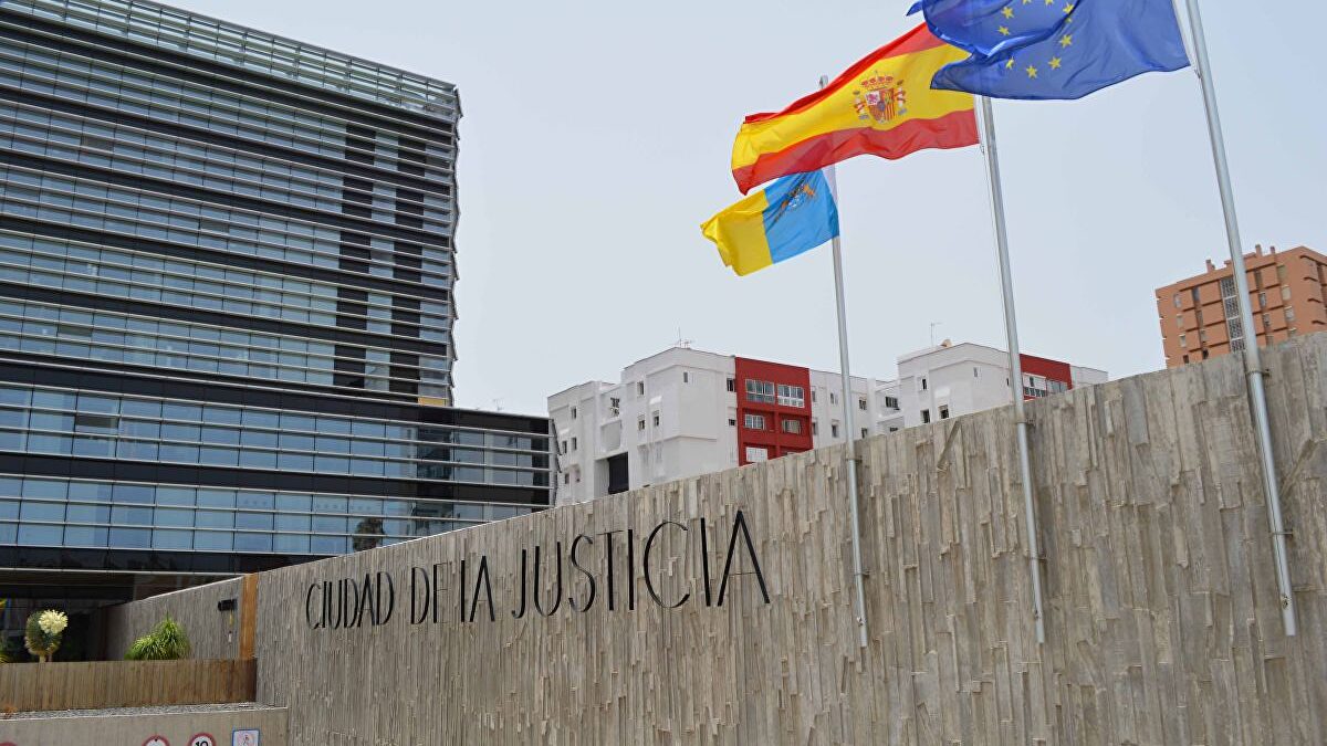 El TSJC concede la incapacidad temporal a una trabajadora por complicaciones de una cirugía estética