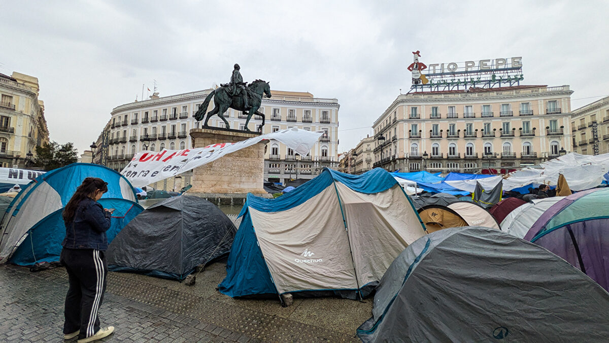 La Policía avisa de que la acampada en Sol constituye un desorden público y exige su desalojo