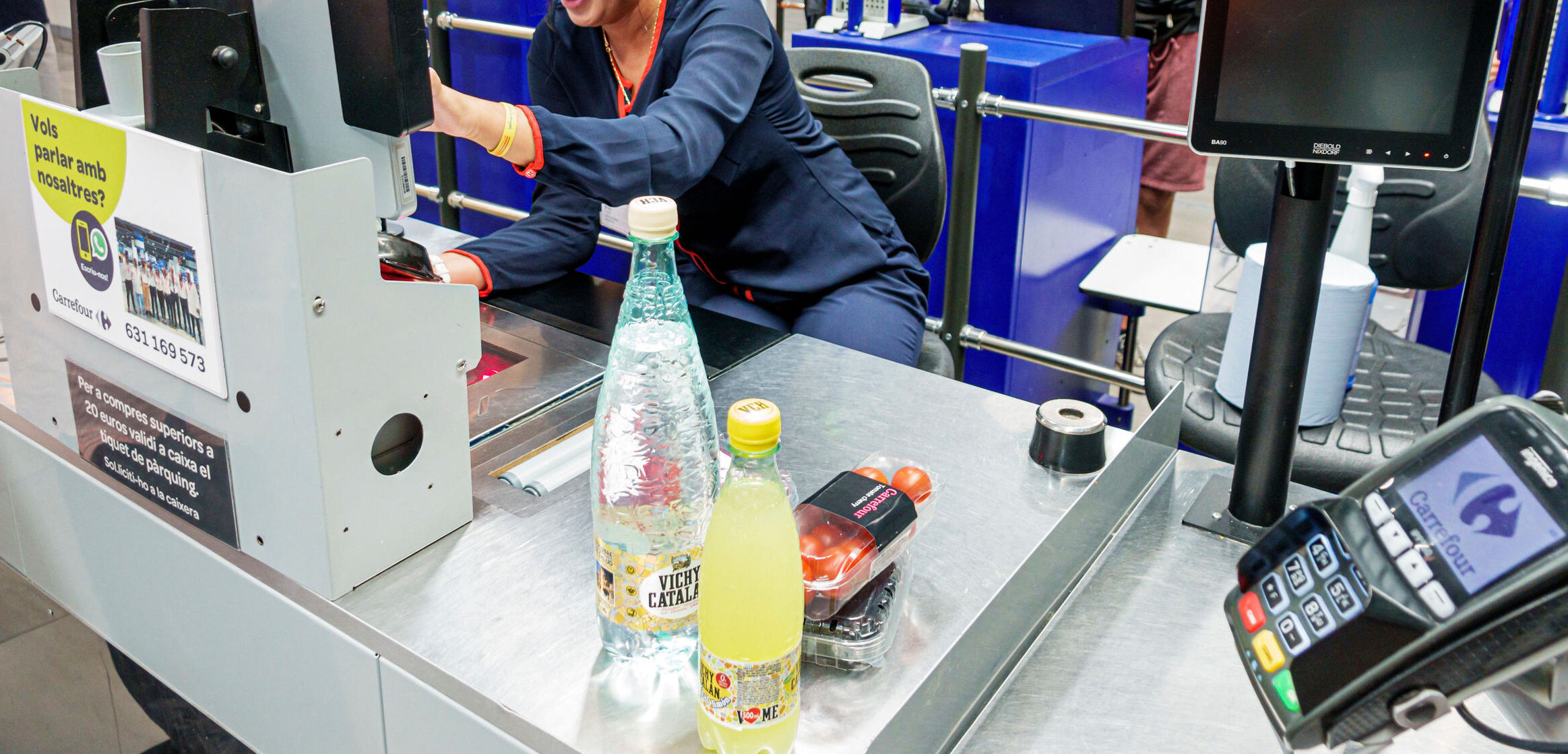Piden 10 años de cárcel a una cajera por robar 333.800 euros del supermercado en solo dos años