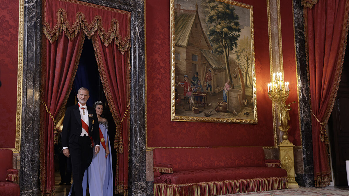 El Rey tacha de inaceptable la violación de la frontera española en Ceuta ante Sánchez y Macron