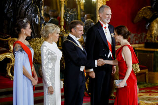 emmanuel-macron-ayuso-felipe-letizia-cena-gala.jpg