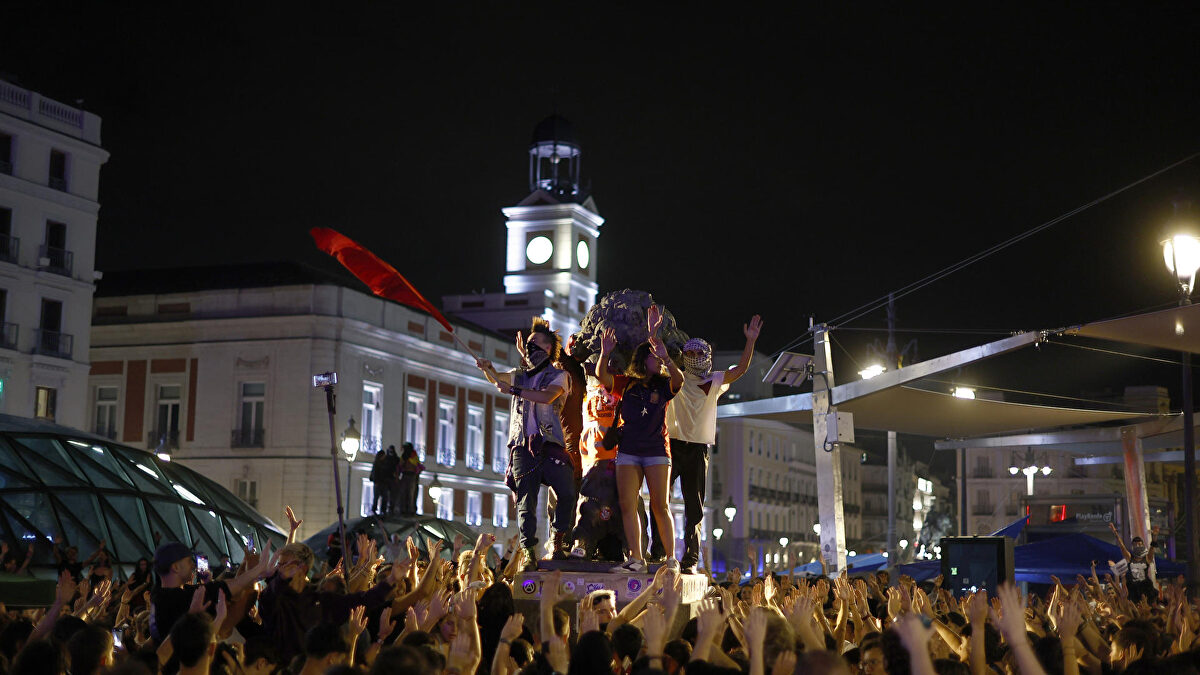 Ayuso ilumina esta noche la Real Casa de Correos con los colores de la bandera de Ceuta