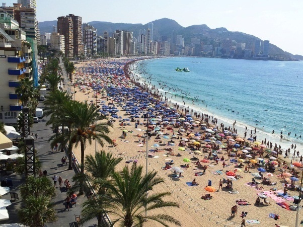 Muere una mujer en un accidente de parasailing por negligencia del patrón