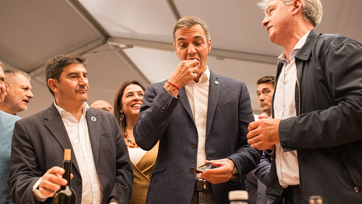 Abucheos a Pedro Sánchez en una fiesta del marisco en Pontevedra: Sinvergüenza, vete de aquí
