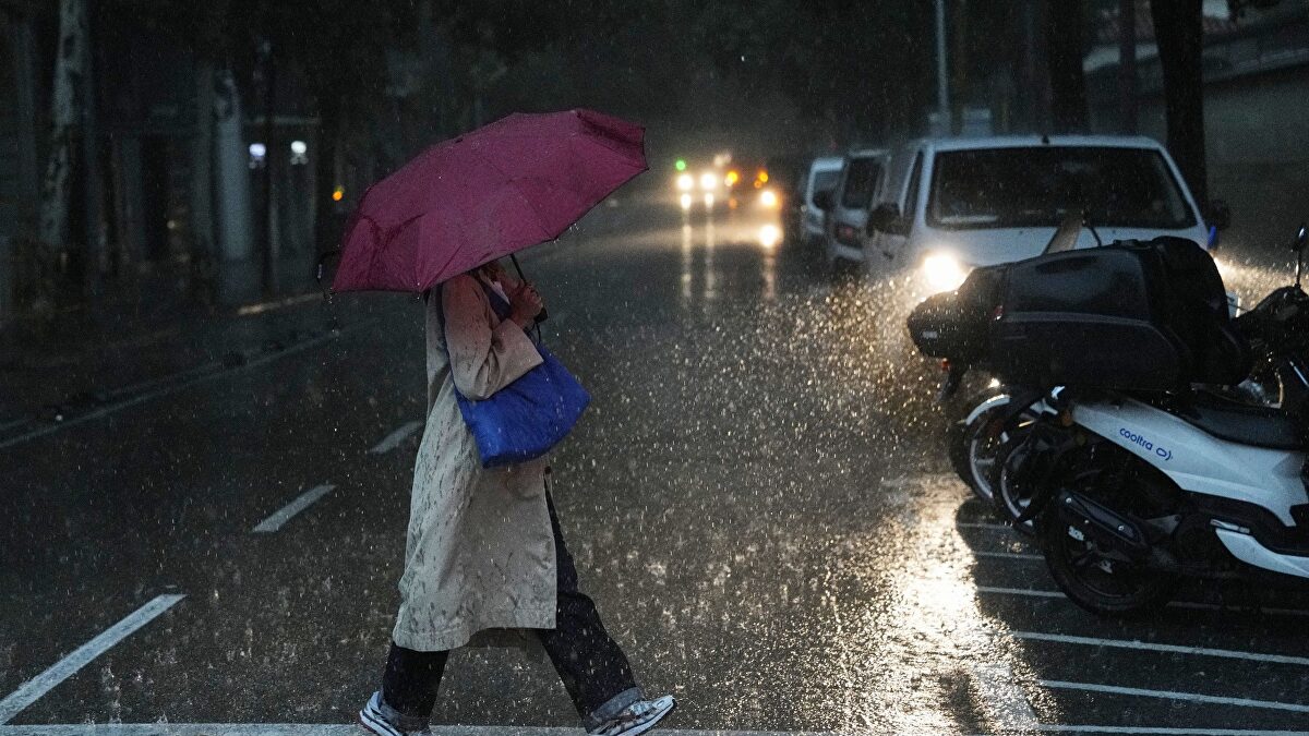 Riesgo extremo por lluvias y granizo: Valencia y Cataluña amanecen en alerta roja