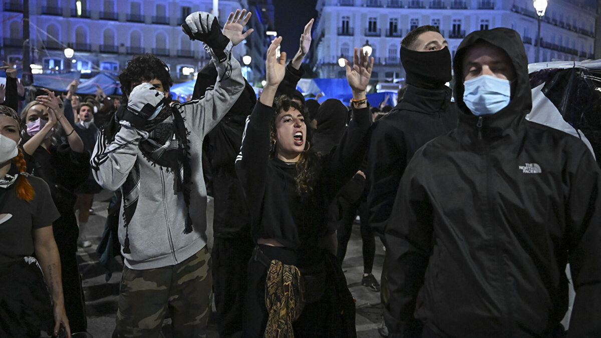 Tensión en Madrid: la Policía blinda Sol para evitar un choque – Libertad Digital