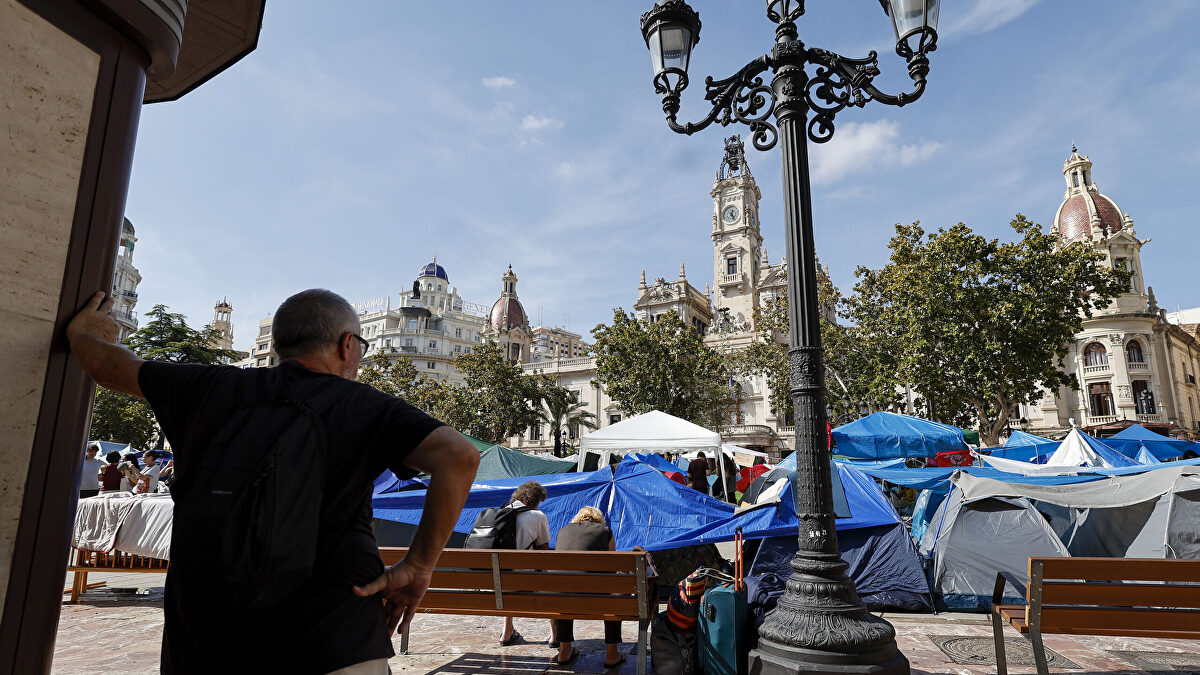 Catalá mantiene los actos del 9 de octubre ante la acampada y apela a Delegación del Gobierno