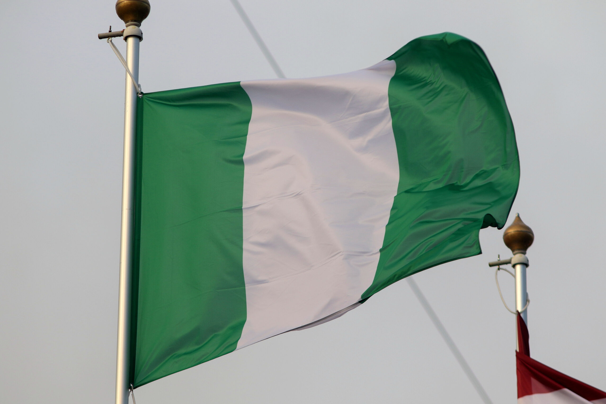 Mueren 32 personas al estrellarse un avión militar en el sureste de Nigeria
