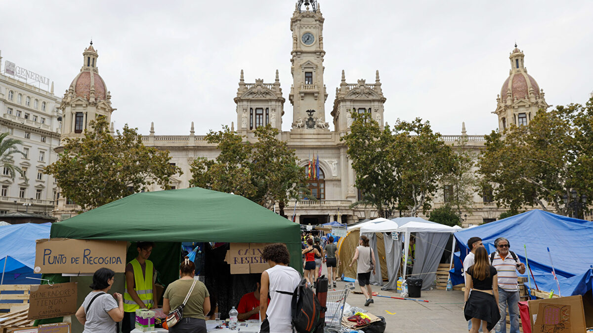 La acampada por la vivienda en Valencia reta a Catalá y rechaza irse el 9 de Octubre