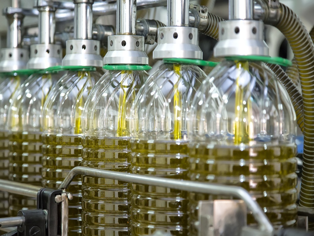 Competencia alerta sobre el plan del Gobierno para retirar aceite de oliva y evitar que baje el precio