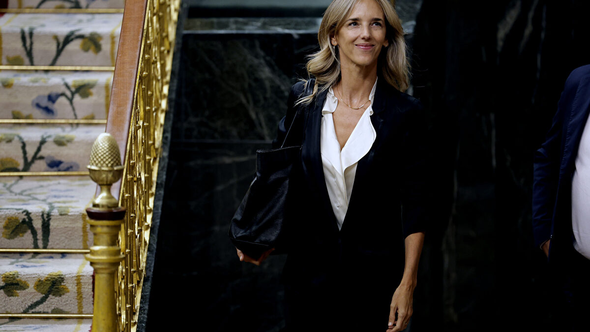 Cayetana Álvarez de Toledo le propone una lista a Sánchez tras el rumor de que podría estar Begoña Gómez