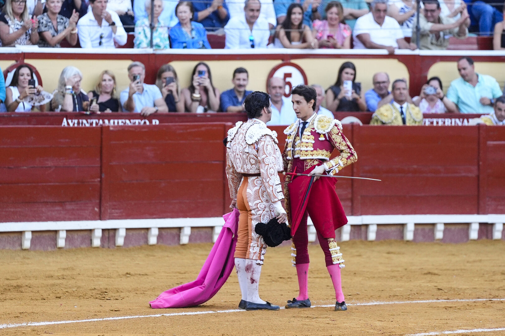 Cornada Roca Rey Al Alimón: Morante y Roca Rey en Valencia, una novillada en solitario y ...