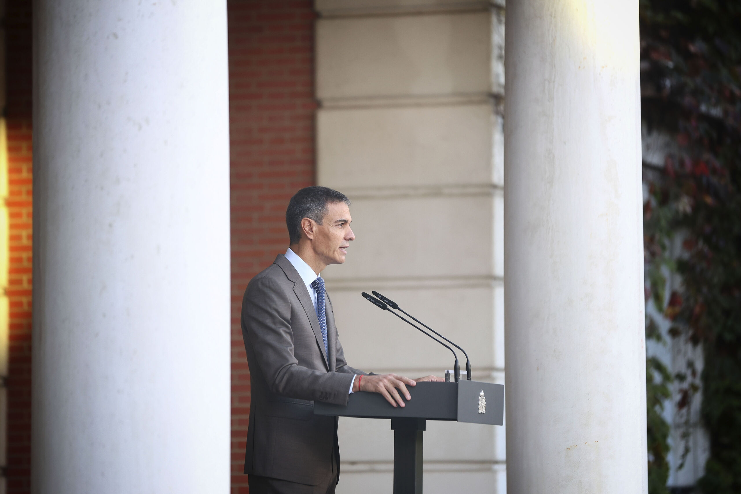 'The Economist' tacha el adelanto de Pedro Sánchez de "apuesta a la desesperada"