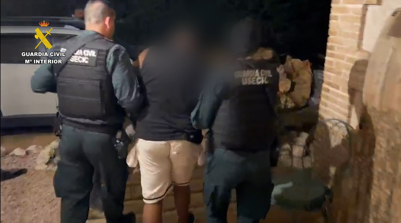 Incautadas tres toneladas de cocaína y cuatro fusiles de asalto en una casa rural en Guadalajara