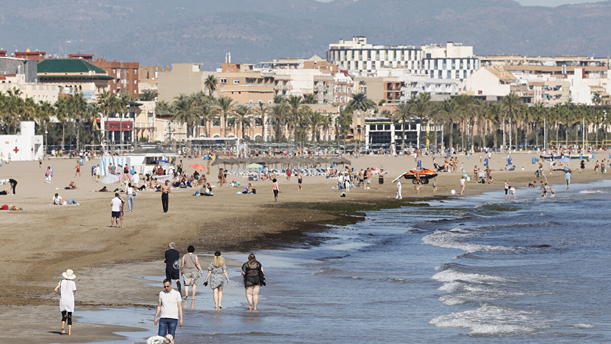 España afronta una subida térmica generalizada con alerta por lluvias en el Mediterráneo