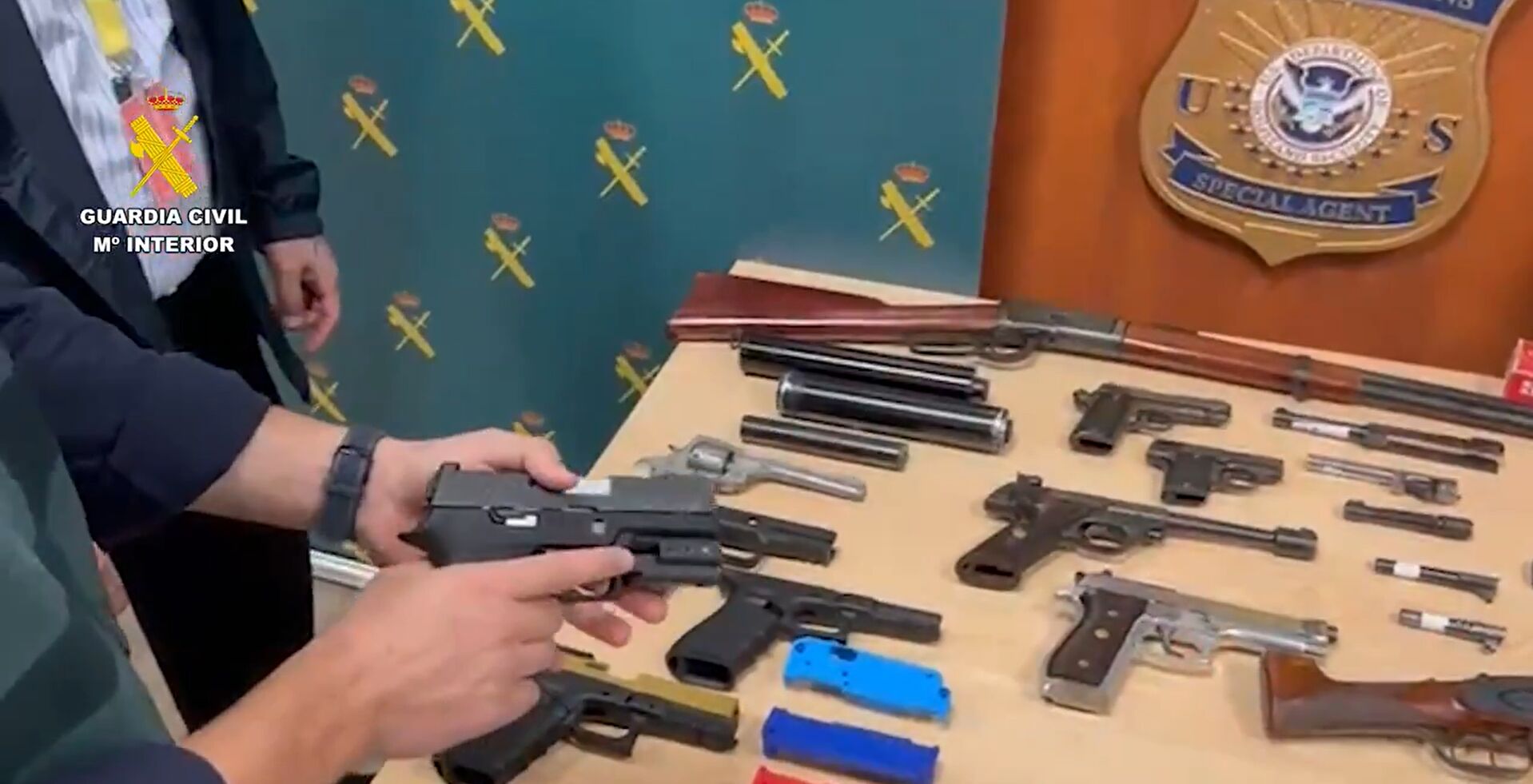 Detenido por traficar con armas compradas en Estados Unidos a través de Internet y venderlas desde Madrid