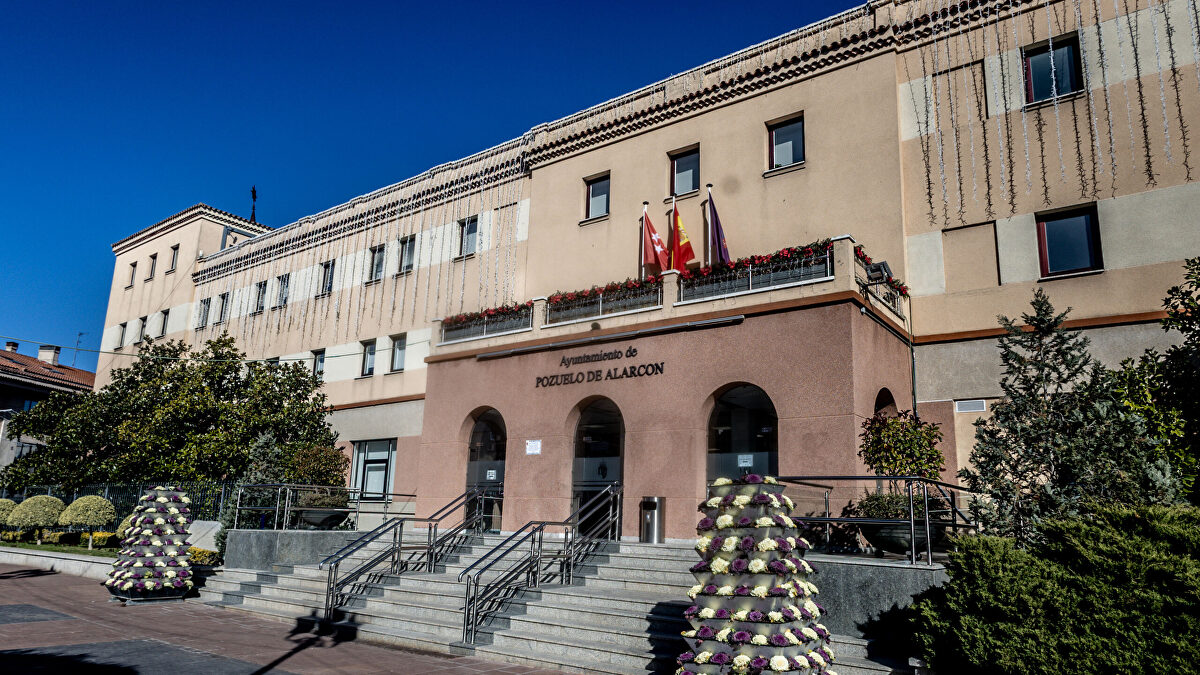 Pozuelo de Alarcón corona los municipios con mayor renta media de España y triplica al de menos, Iznalloz en Granada