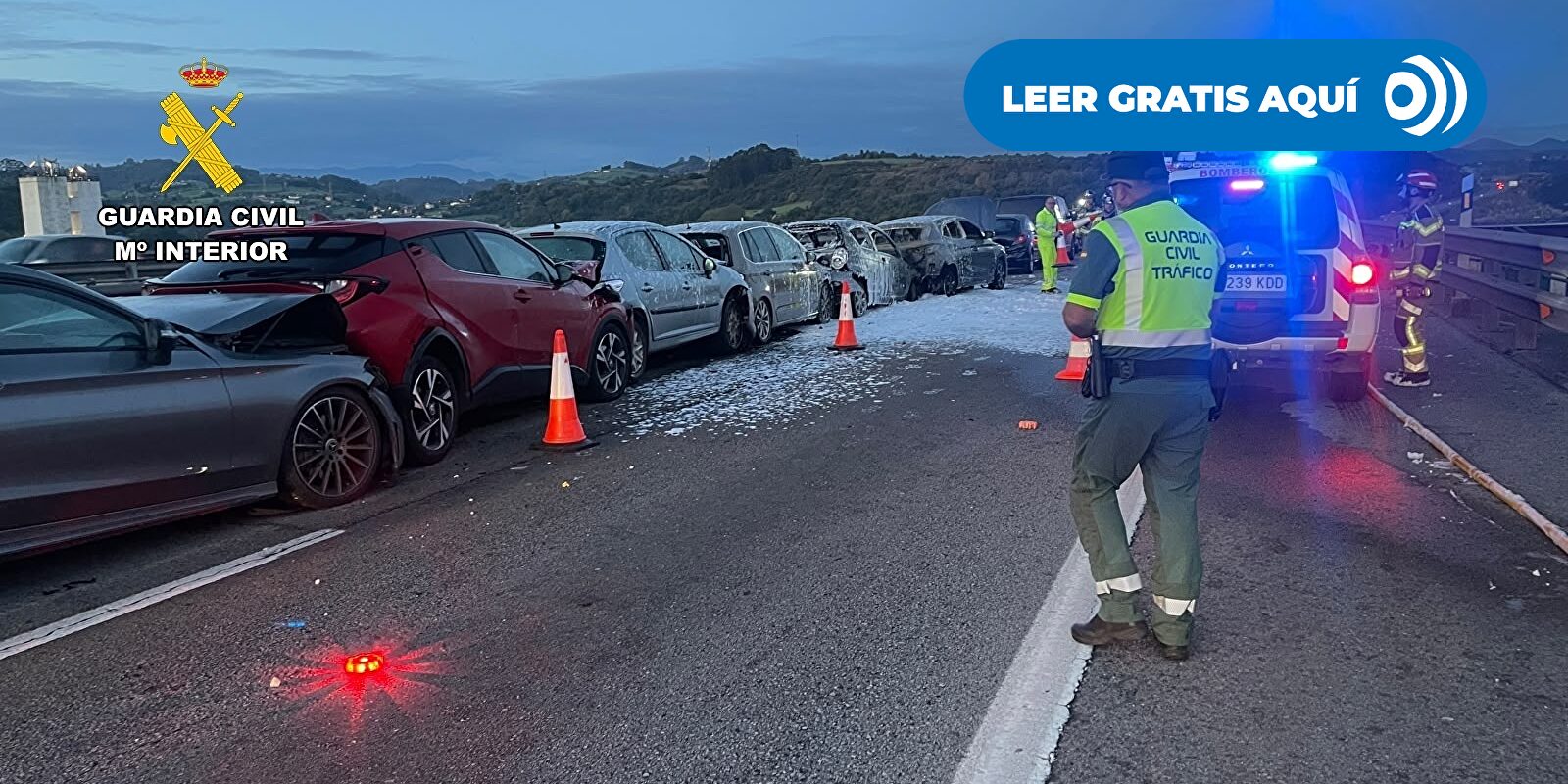 Un choque múltiple de doce vehículos corta la autovía A-8 a su paso por Gijón