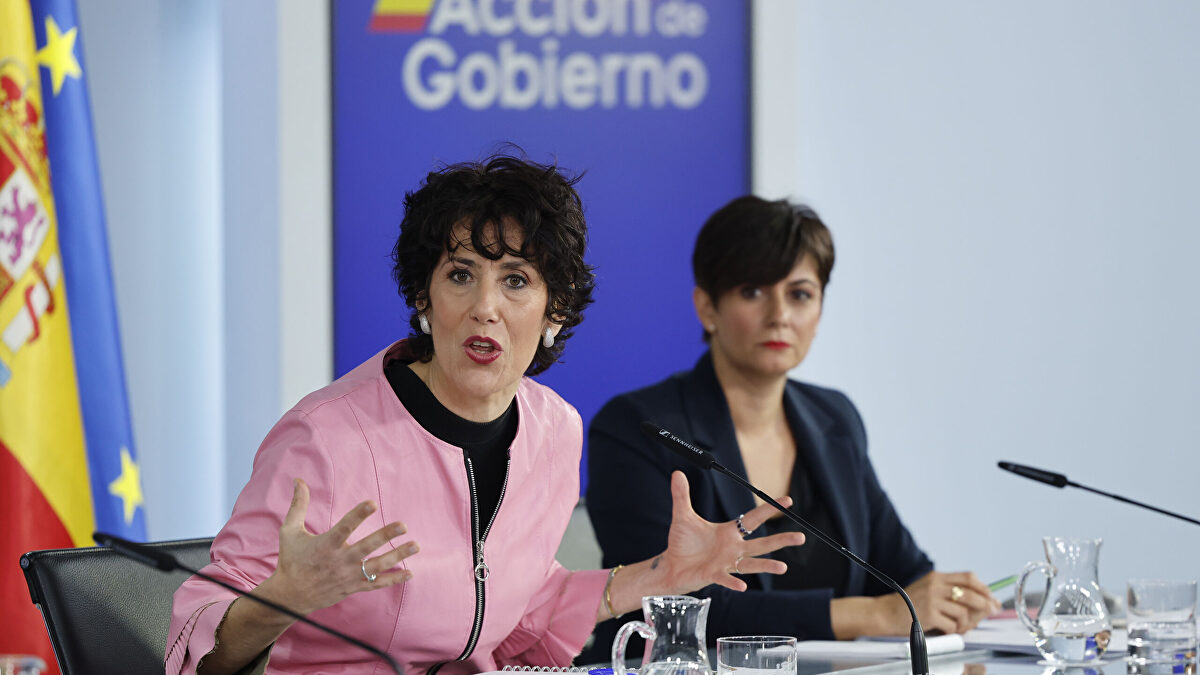 Sánchez tira de decretazo social para llegar al 29-N con una fábrica de anuncios