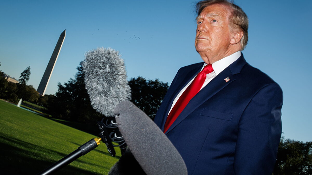 Una jueza ordena a Donald Trump declarar en su millonaria demanda contra la BBC
