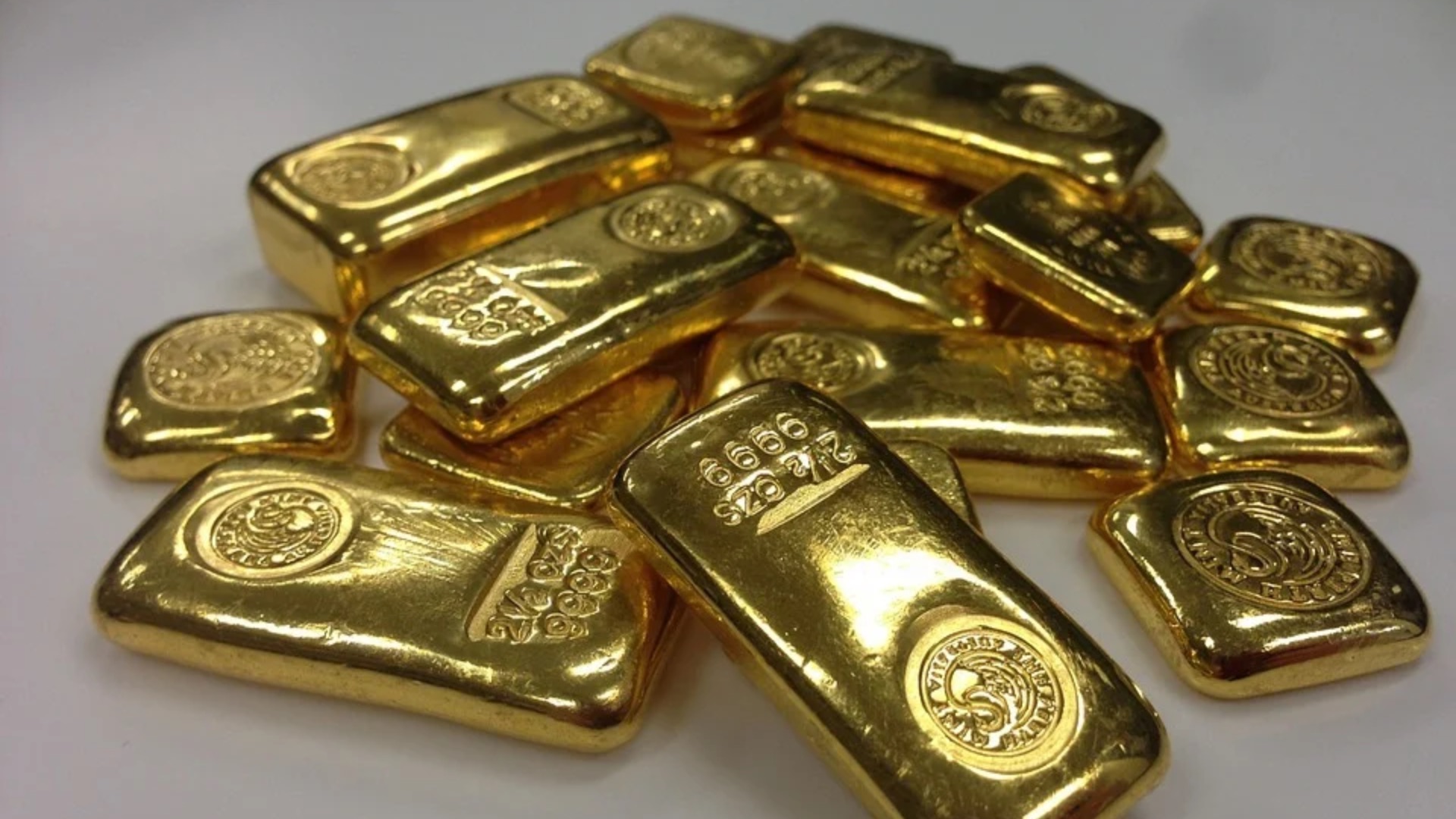 Compran oro y lo dejan en el bosque: la extraña práctica que se extiende por Noruega